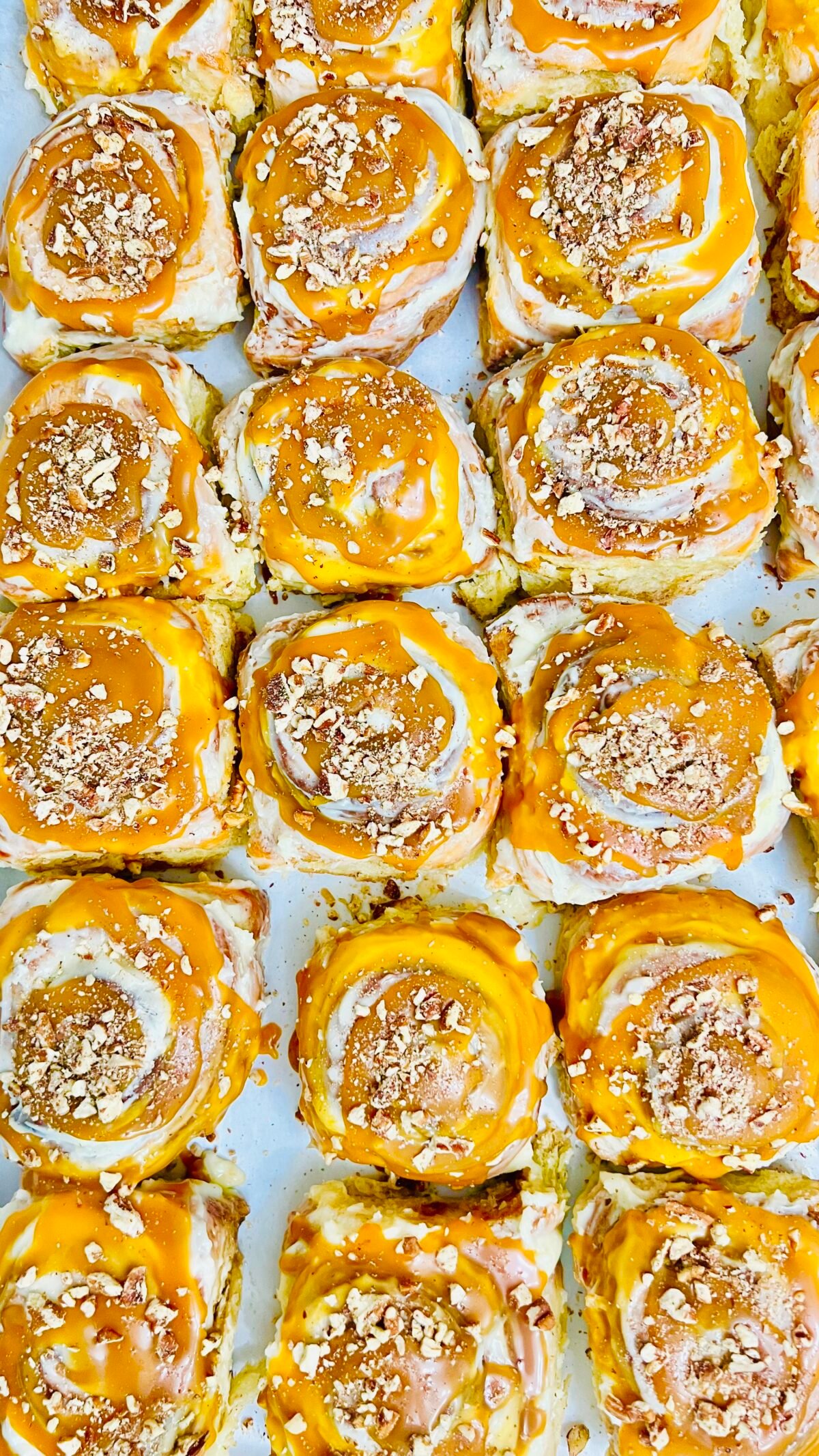 CARAMEL PEACANS ROLL