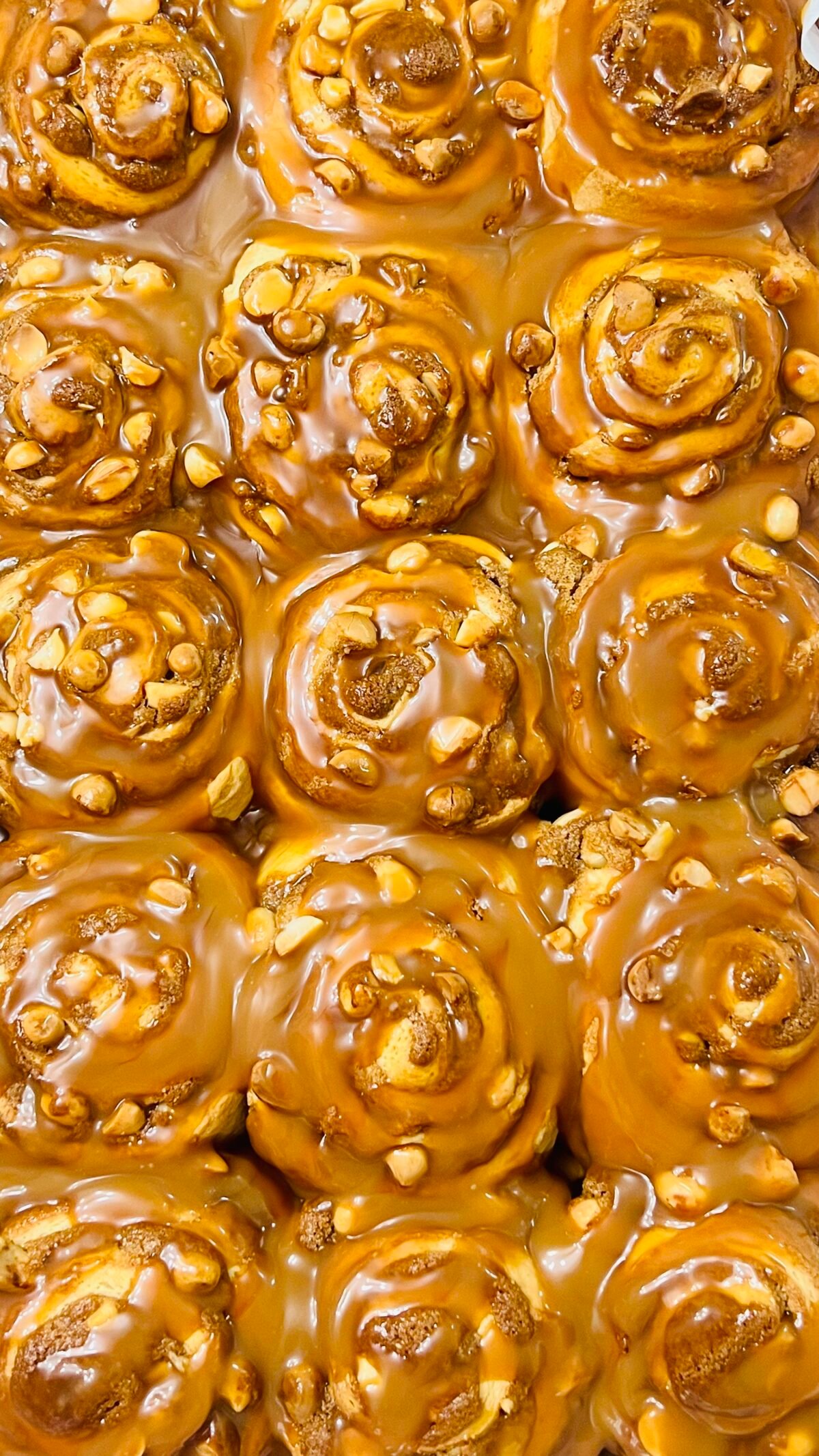 MACADAMIA SALTED CARAMEL ROLL